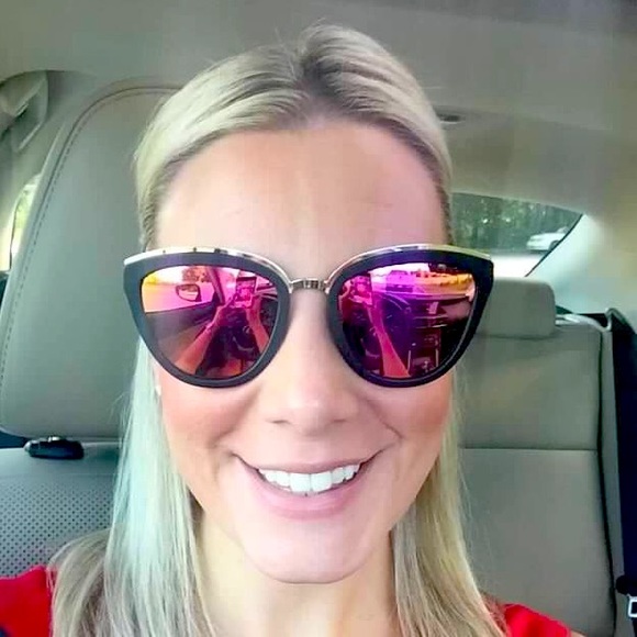 Meet your Posher, Jessica - Picture 1 of 1